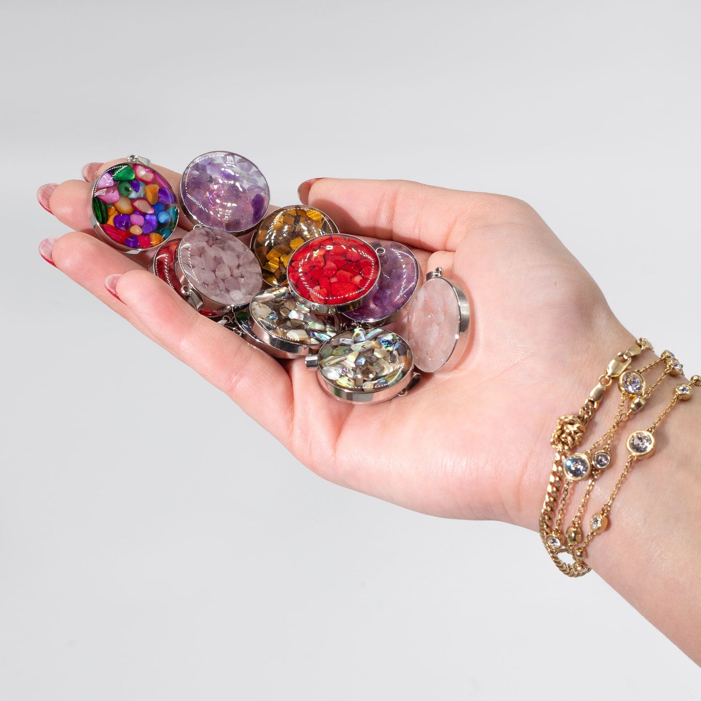 Colgantes redondos con carcasa de acero - Chips de gemas y conchas Surtido