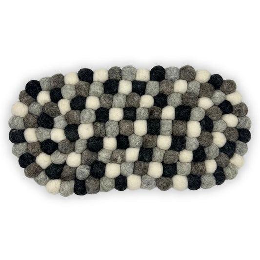 Oval felt ball centerpiece mat - 38 x 18 cm, multicolor grey