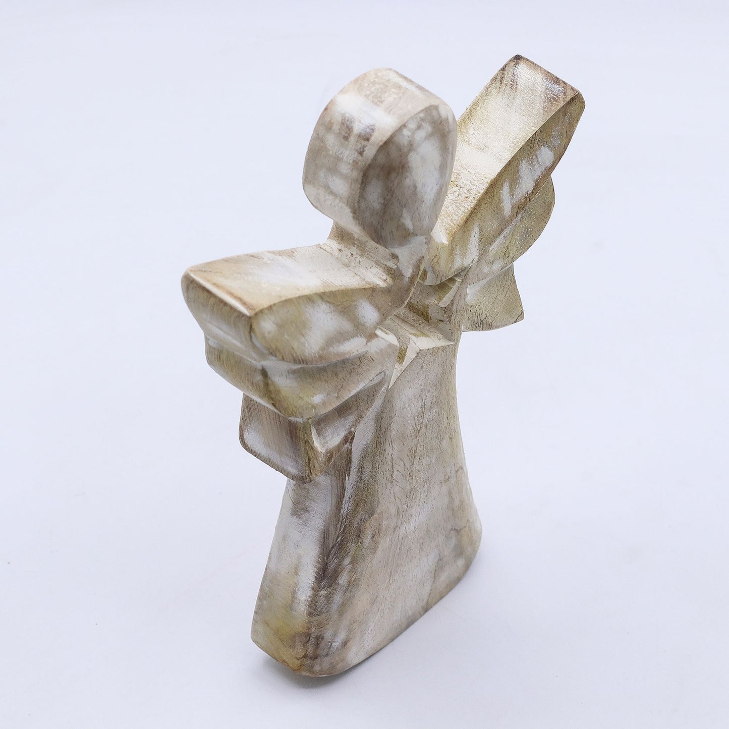 Ángel de madera de mango - blanqueado con recorte de estrella