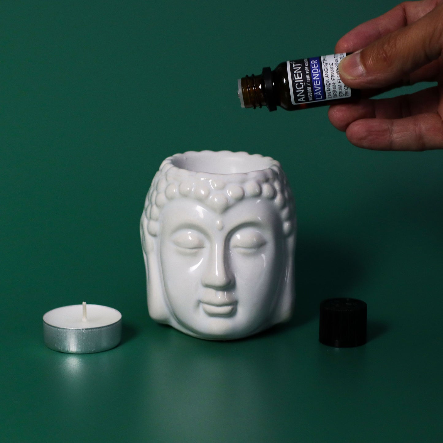 Coffret d'huiles essentielles de lavande, d'arbre à thé et de romarin, 10 ml chacune.