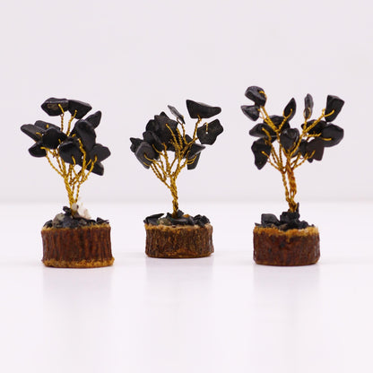 Mini arbre à pierres précieuses sur socle en bois – Agate noire (15 pierres)