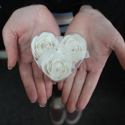 Set of 3 soap flowers in a heart-shaped box - white roses