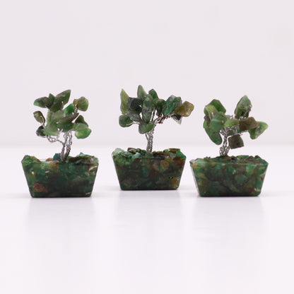 Mini arbre à pierres précieuses sur base en orgonite – Aventurine verte (15 pierres)
