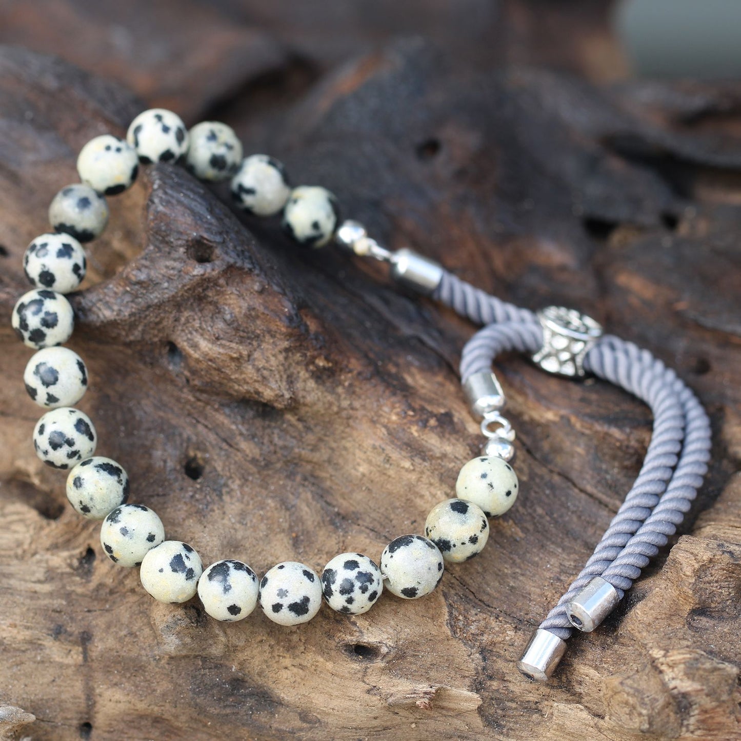 Pulsera de hilo gris con Jáspe Dálmata