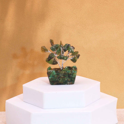 Mini arbre à pierres précieuses sur base en orgonite – Aventurine verte (15 pierres)