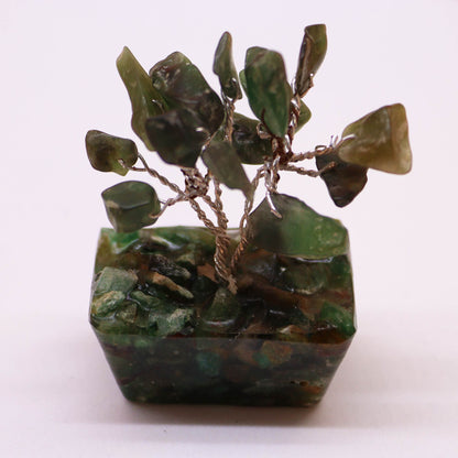 Mini arbre à pierres précieuses sur base en orgonite – Aventurine verte (15 pierres)