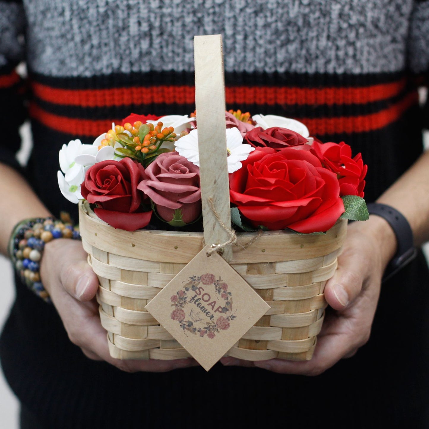 Bouquet in wicker basket - large rose