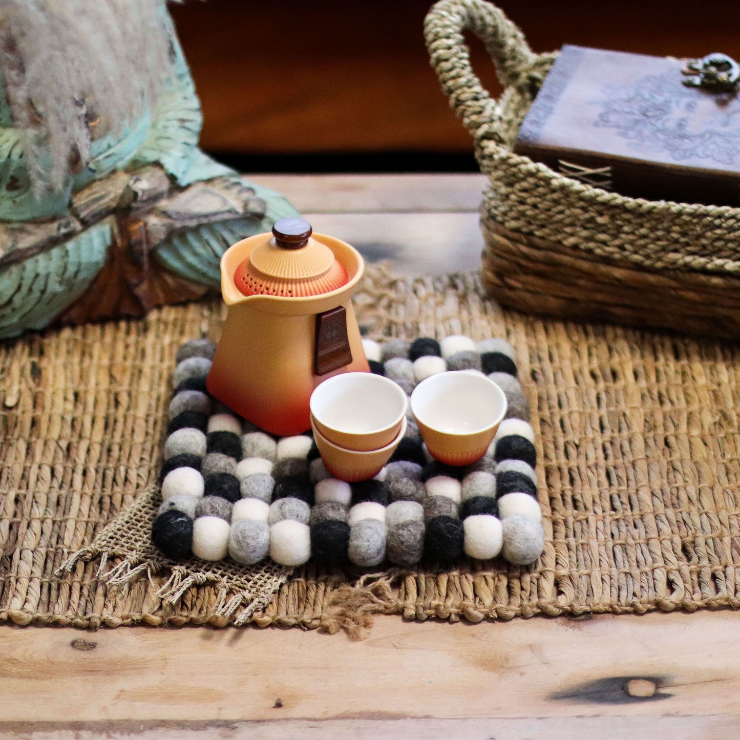 Set de table carré à pompons en feutrine - 20 cm, gris multicolore