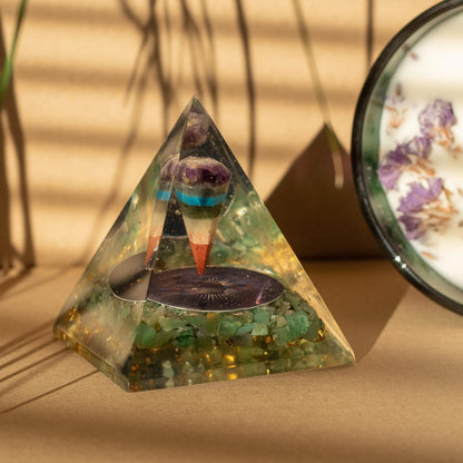 Med Orgonite Pyramids 7x6 cm - Pendulum - Green Aventurine Chips