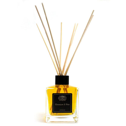 Reed Diffuser with Essential Oils - Geranium and Rose