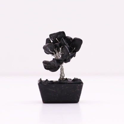 Mini arbre à pierres précieuses sur base en orgonite – Agate noire (15 pierres)
