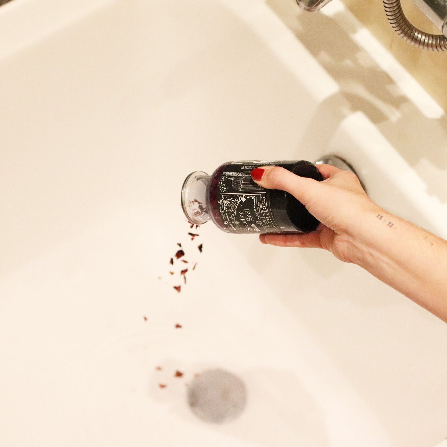 Ancient Witch Bath Spell Potion and Amethyst Crystal Amulet - Seduction