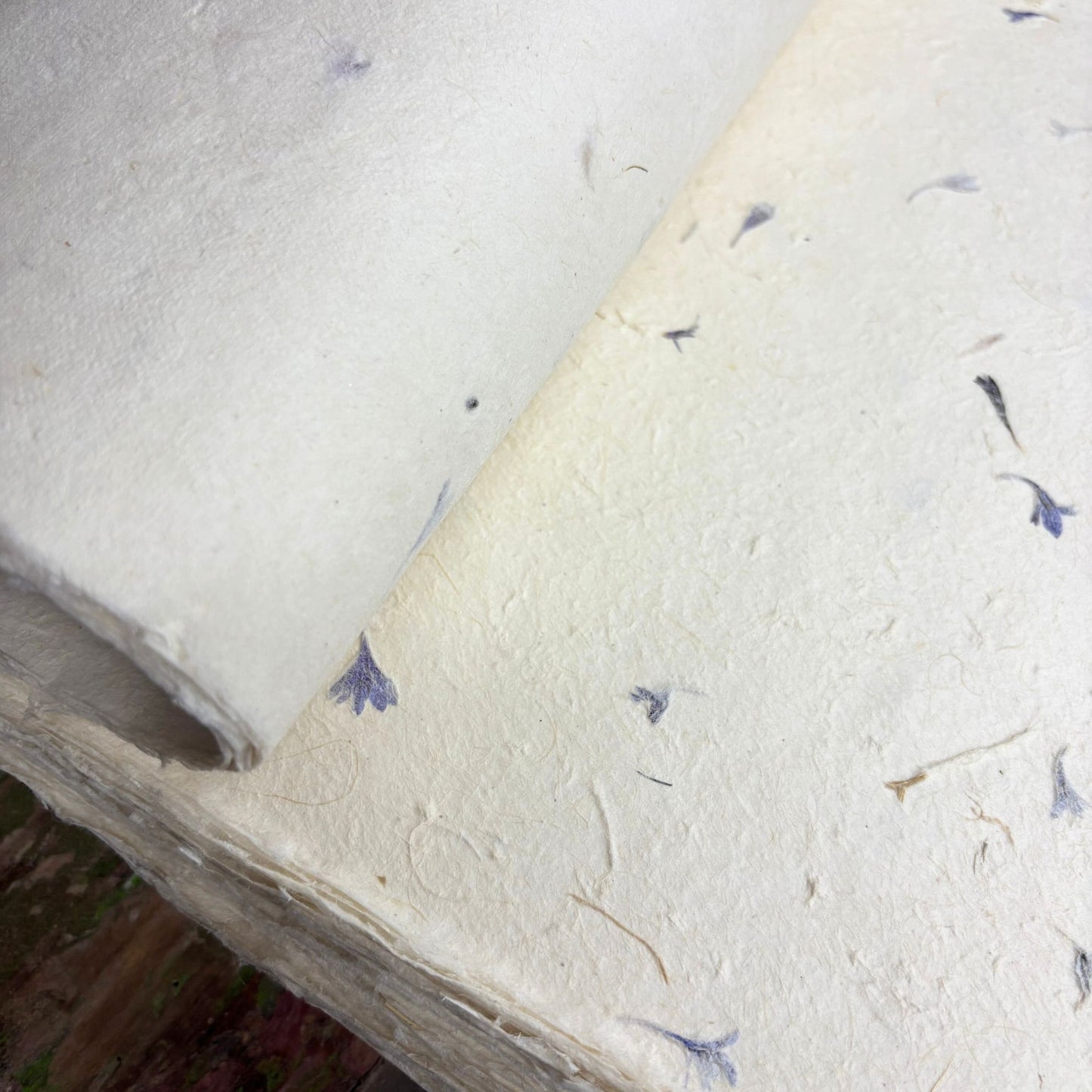 Papier cadeau artisanal Lokta - Bleuet