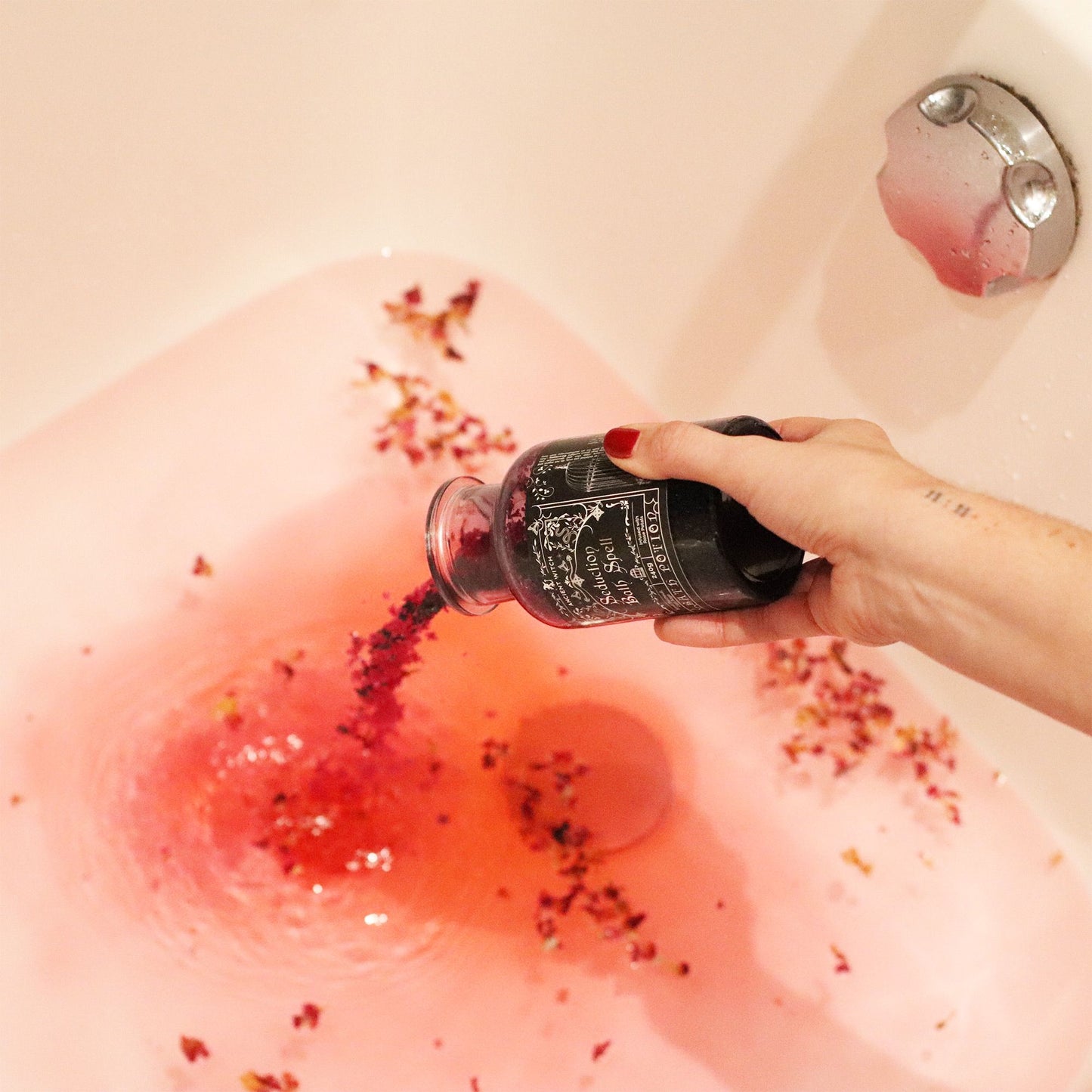 Ancient Witch Bath Spell Potion and Amethyst Crystal Amulet - Seduction