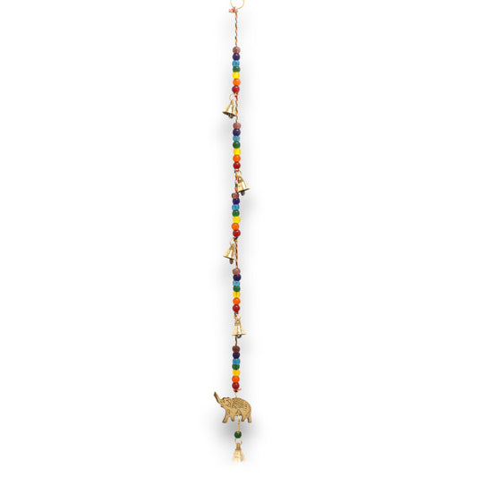 Clochettes indiennes - Éléphant en laiton avec guirlande de perles de chakra - 53 cm