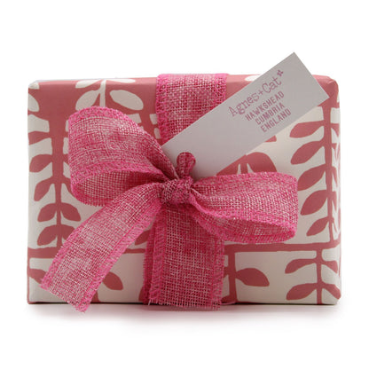 Gift Set: Peony &amp; Tea &amp; Rose Bath Bomb + Coffee &amp; Nut Candle