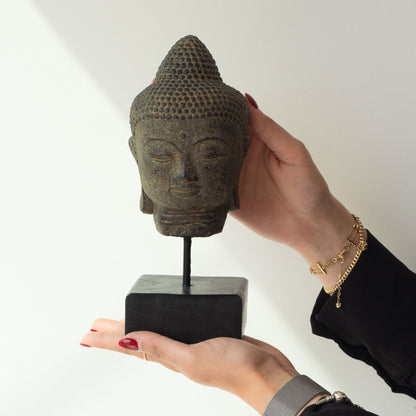 Cabeza de Buda en Reposo sobre Soporte - Gris