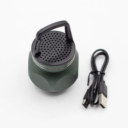 Altavoz mini verde con gancho para acampar