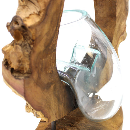 Florero colgante de vidrio fundido sobre madera