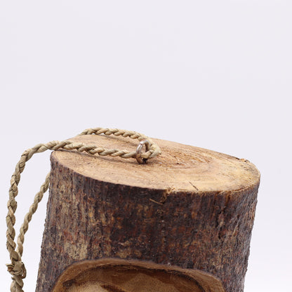 Cara de tronco de árbol - Casa para pájaros - Viejo gruñón