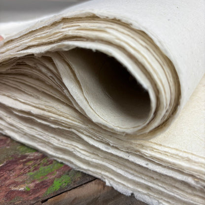 Lokta Papel de envolver hecho a mano - Papel Liso 5gms