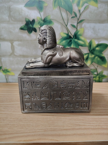 Coffret à bijoux à figurines égyptiennes