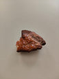 Druse d'aura d'améthyste. Poids : environ 22,80 g. Dimensions : environ 3,5 x 3 cm.