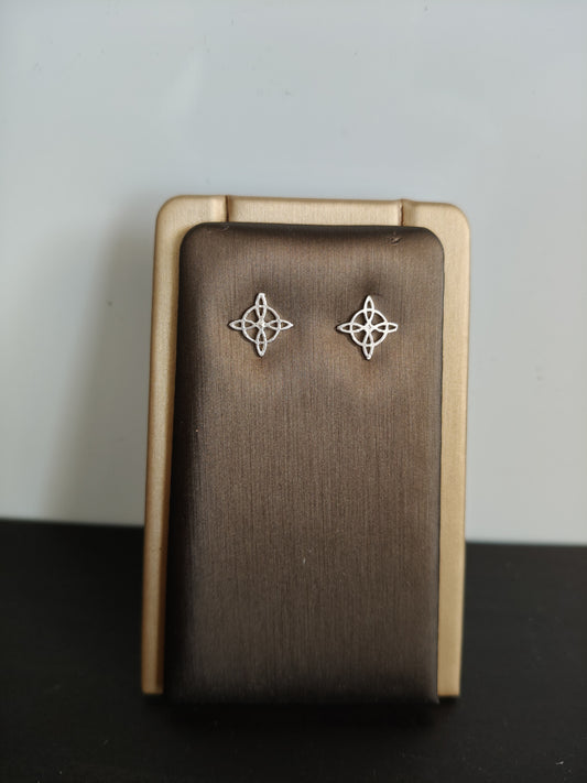 Boucles d'oreilles nœud de sorcière en argent sterling