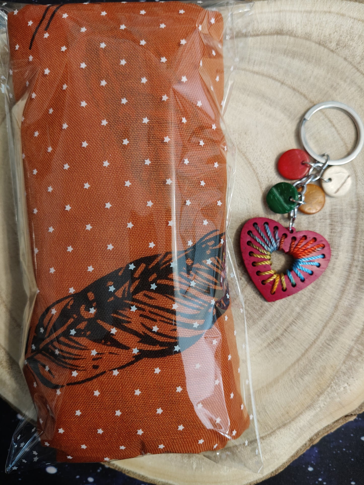 Coffret cadeau avec écharpe et porte-clés