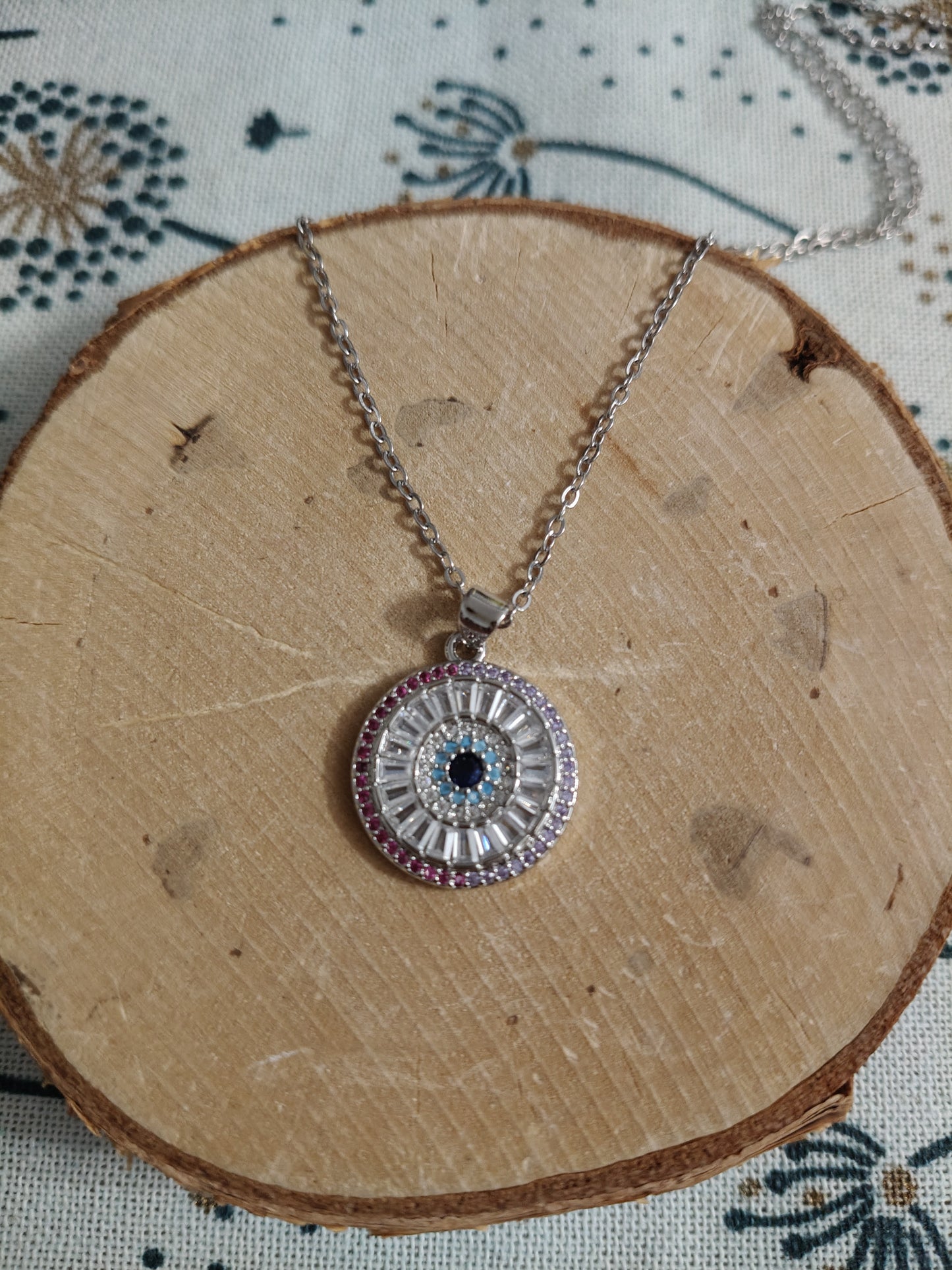 Pendentif Evil Eye en acier inoxydable.