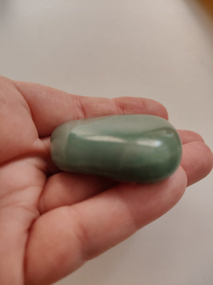 Grande pierre roulée d'aventurine verte 44,80g et 4x4cm environ.