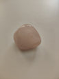 Grande pierre roulée en quartz rose, environ 35,50 g, environ 3,5 x 3 x m.
