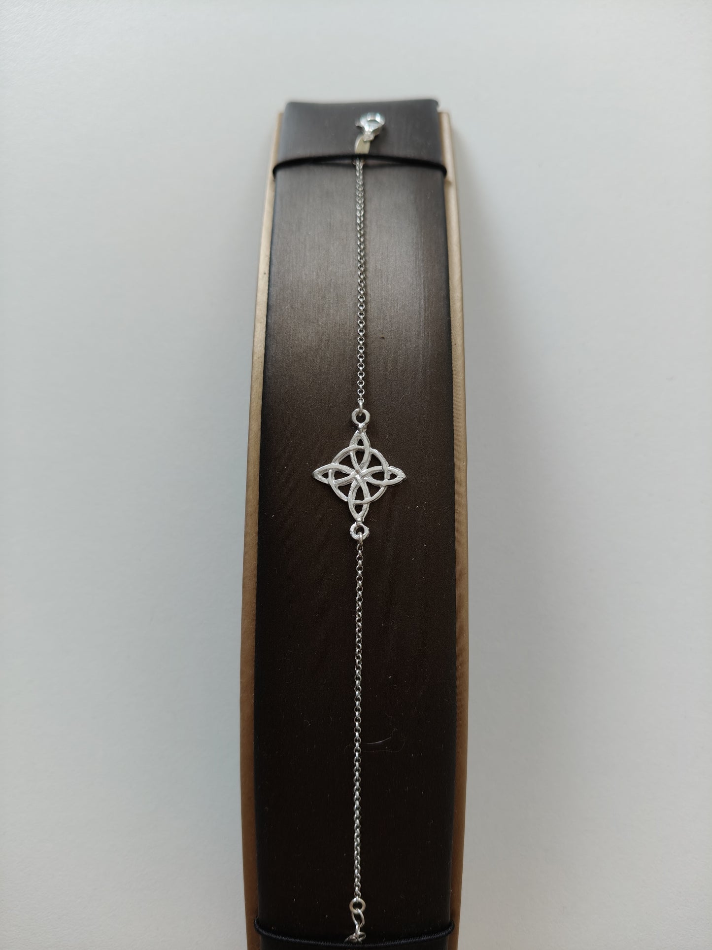 Bracelet en argent sterling avec nœud de sorcière
