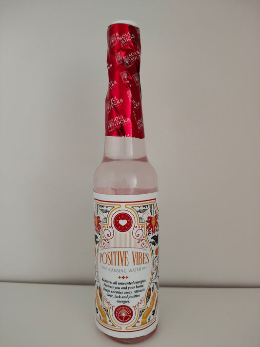 Eau nettoyante aux ondes positives