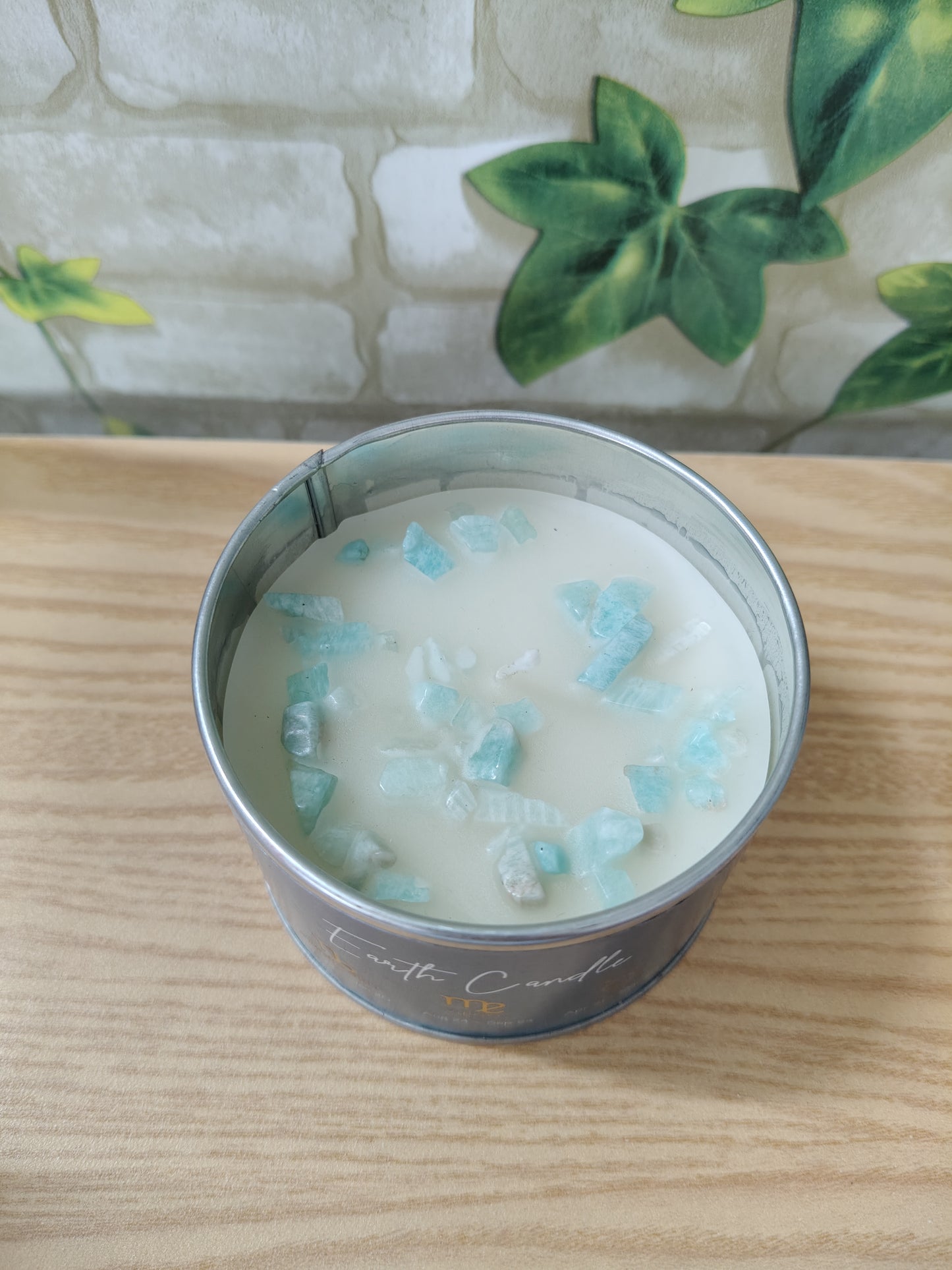 Vela perfumada Sándalo con chips de Amazonita Earth Candle