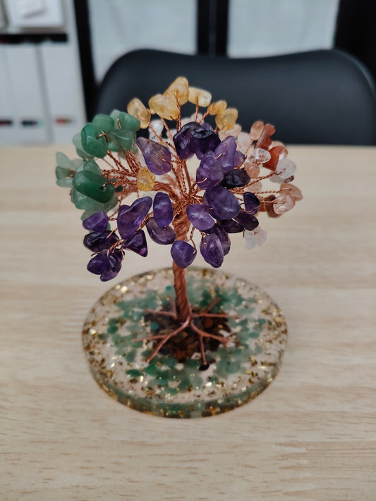 Árbol con chips de amatista, aventurina, citrino, cuarzo blanco y cornalina