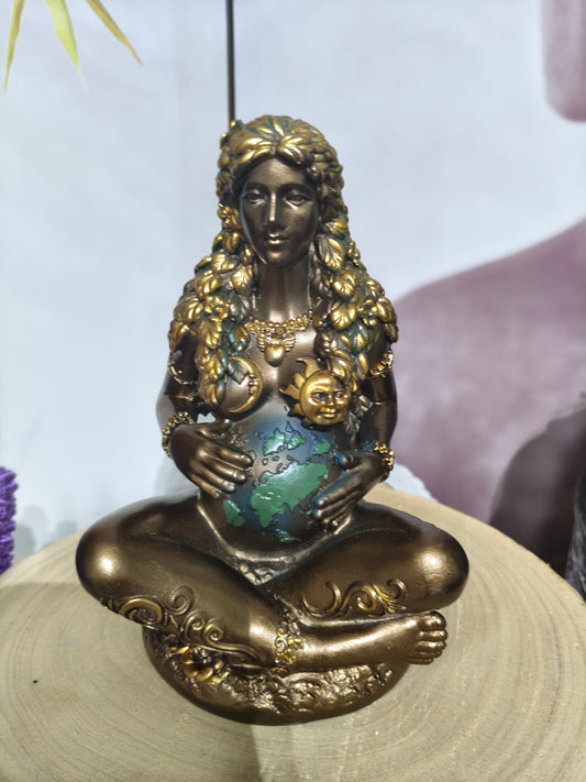 Figurine en résine Terre Mère