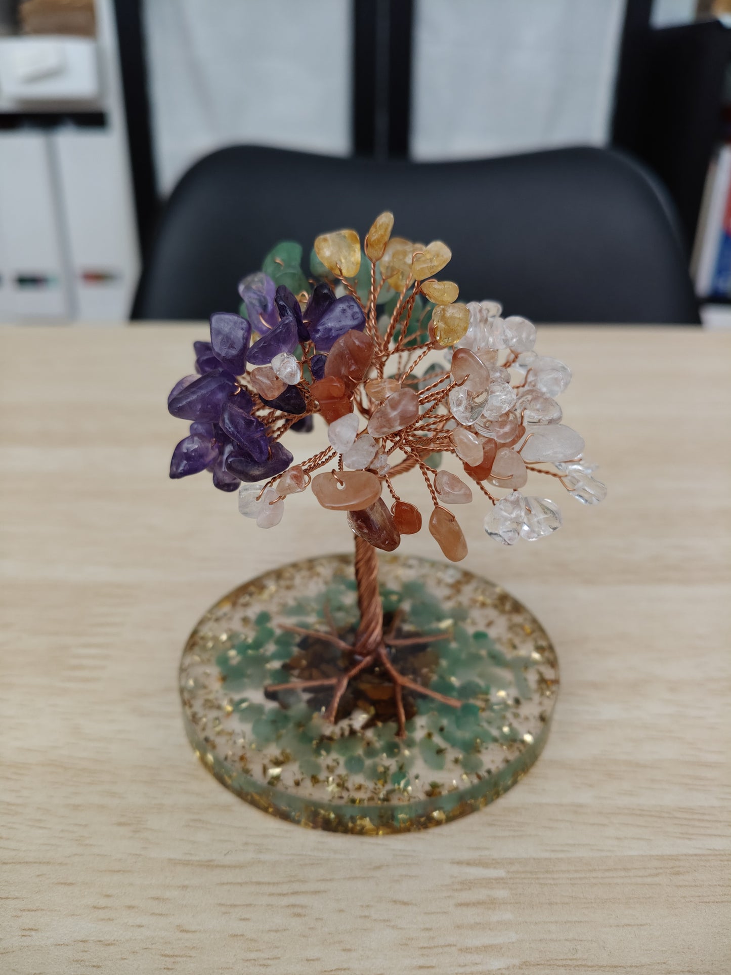 Árbol con chips de amatista, aventurina, citrino, cuarzo blanco y cornalina