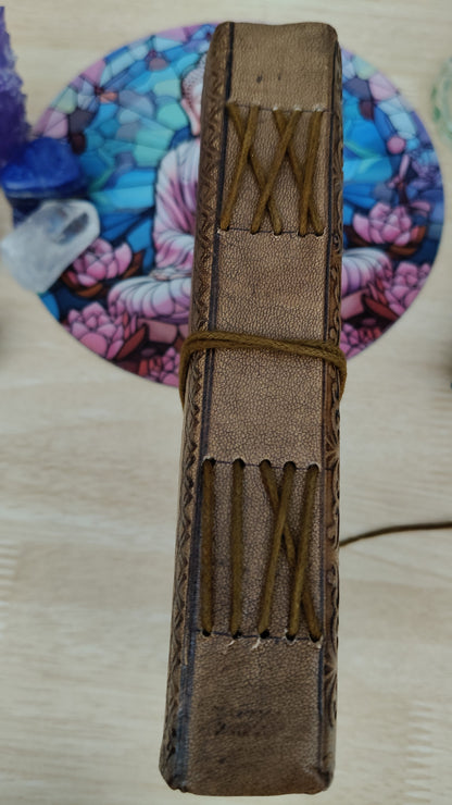 Carnet en cuir Triqueta