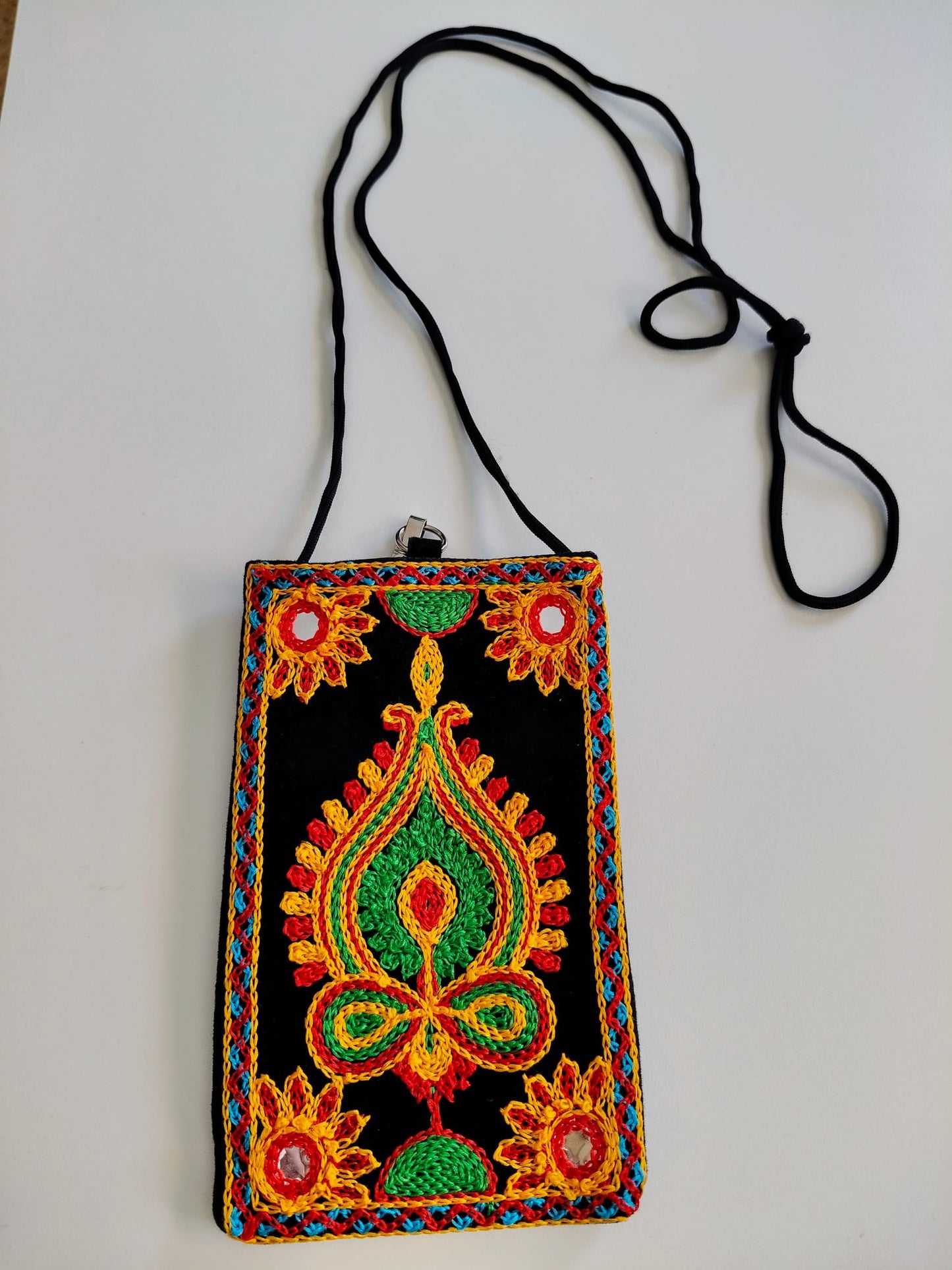 Sac pour téléphone portable brodé
