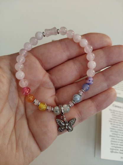 Bracelet en quartz rose avec breloque et pierres des 7 chakras (comprend boîte, sac en velours et cartes explicatives)