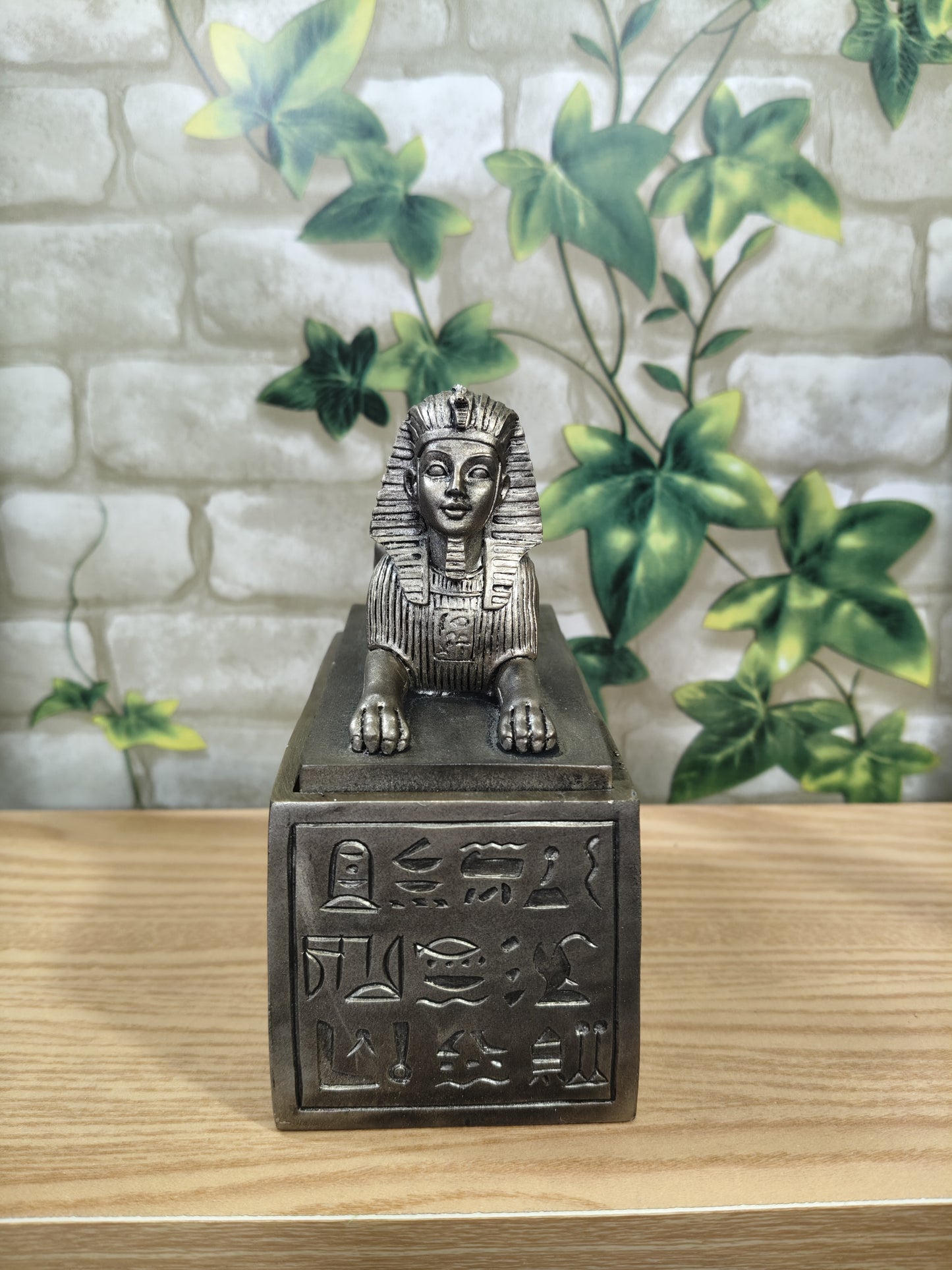 Coffret à bijoux à figurines égyptiennes