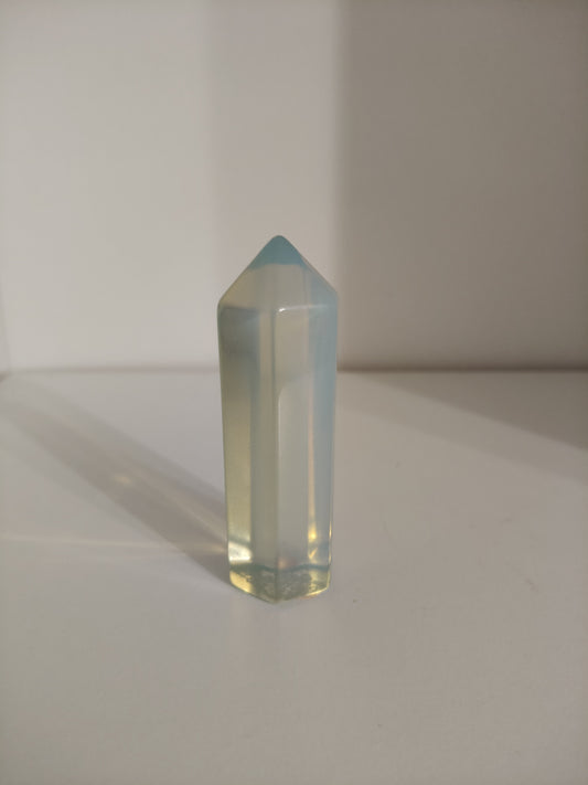 Pointe en pierre d'opale naturelle 7,5x2,5cm