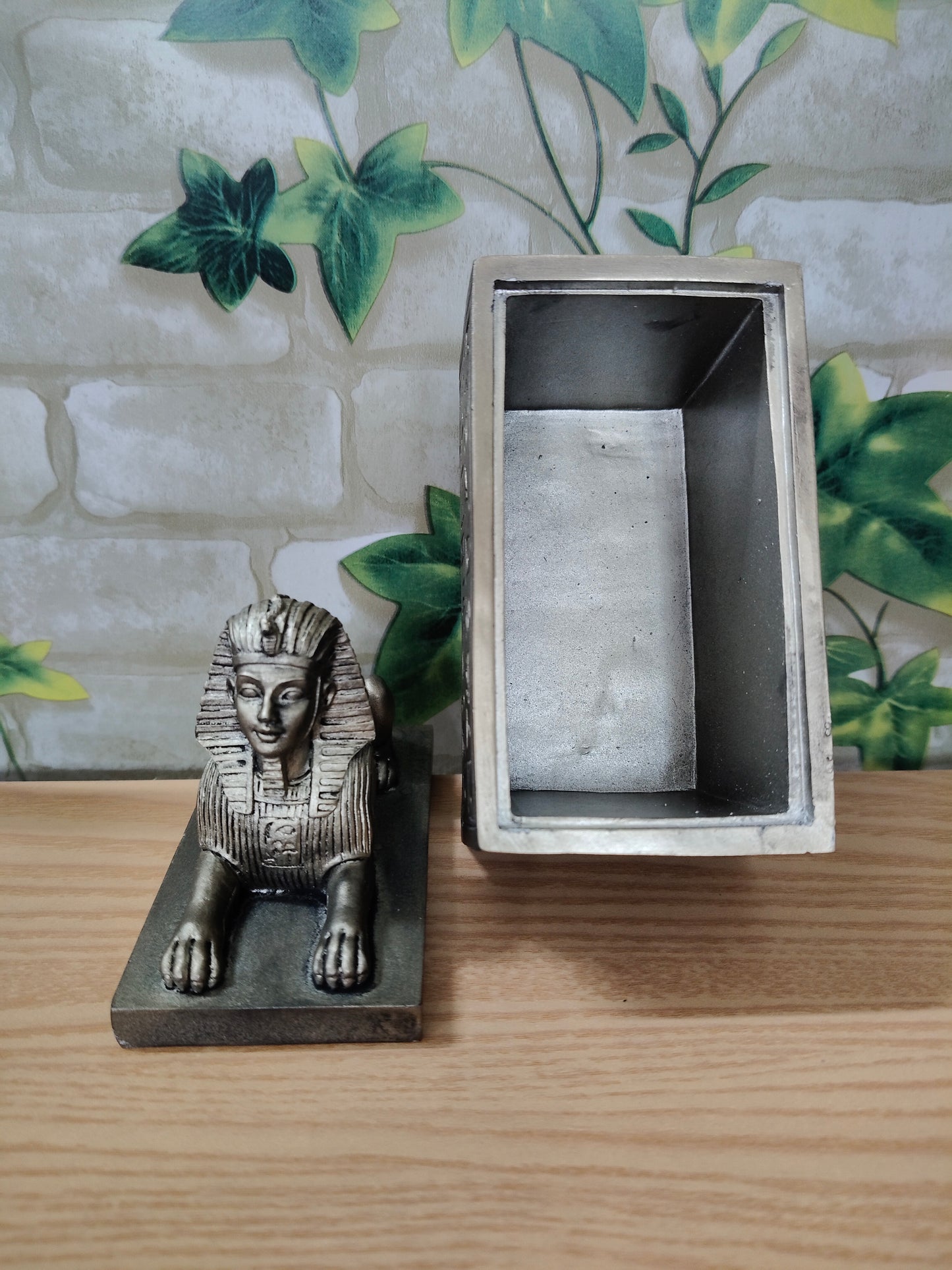 Coffret à bijoux à figurines égyptiennes