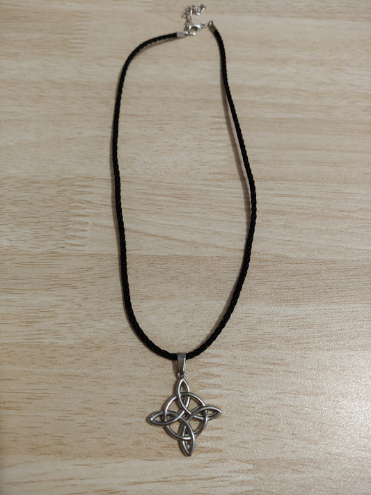 Colgante nudo de bruja