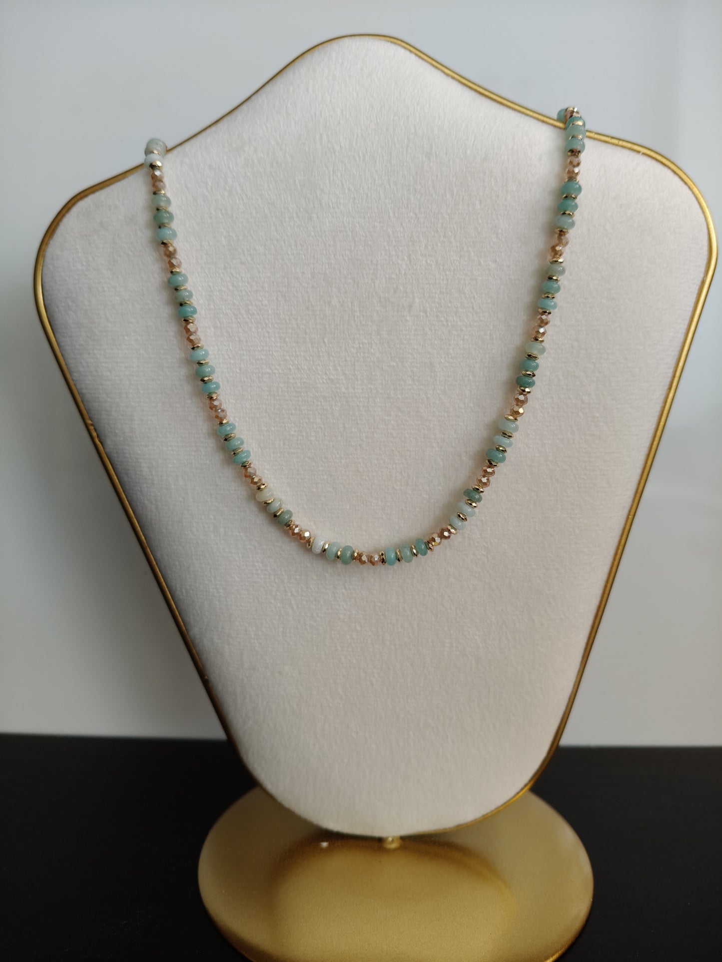 Collar de piedra natural