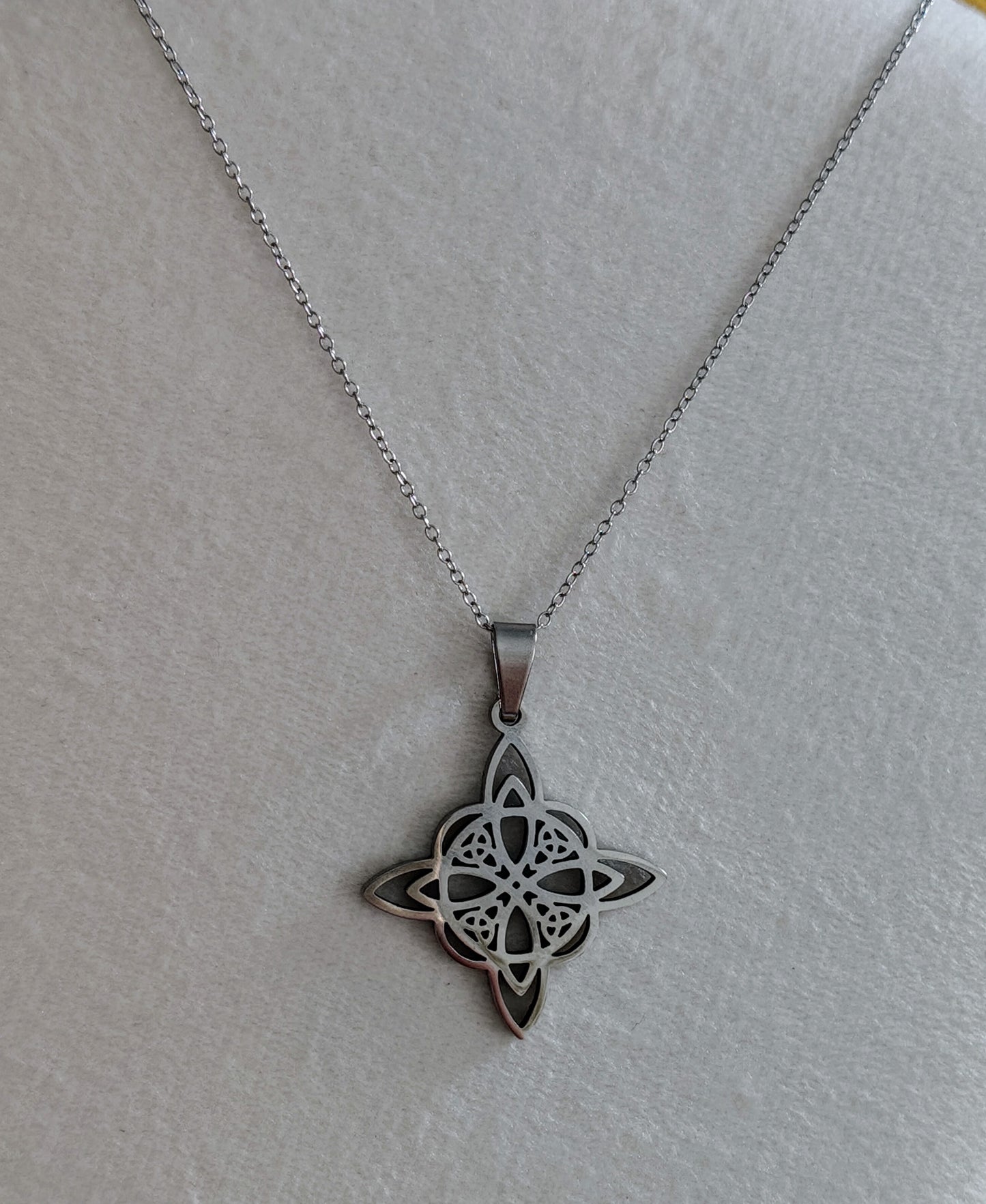 Pendentif nœud de sorcière en acier inoxydable